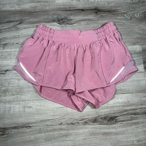 Lululemon Hotty Hot Short Il
*2.5"